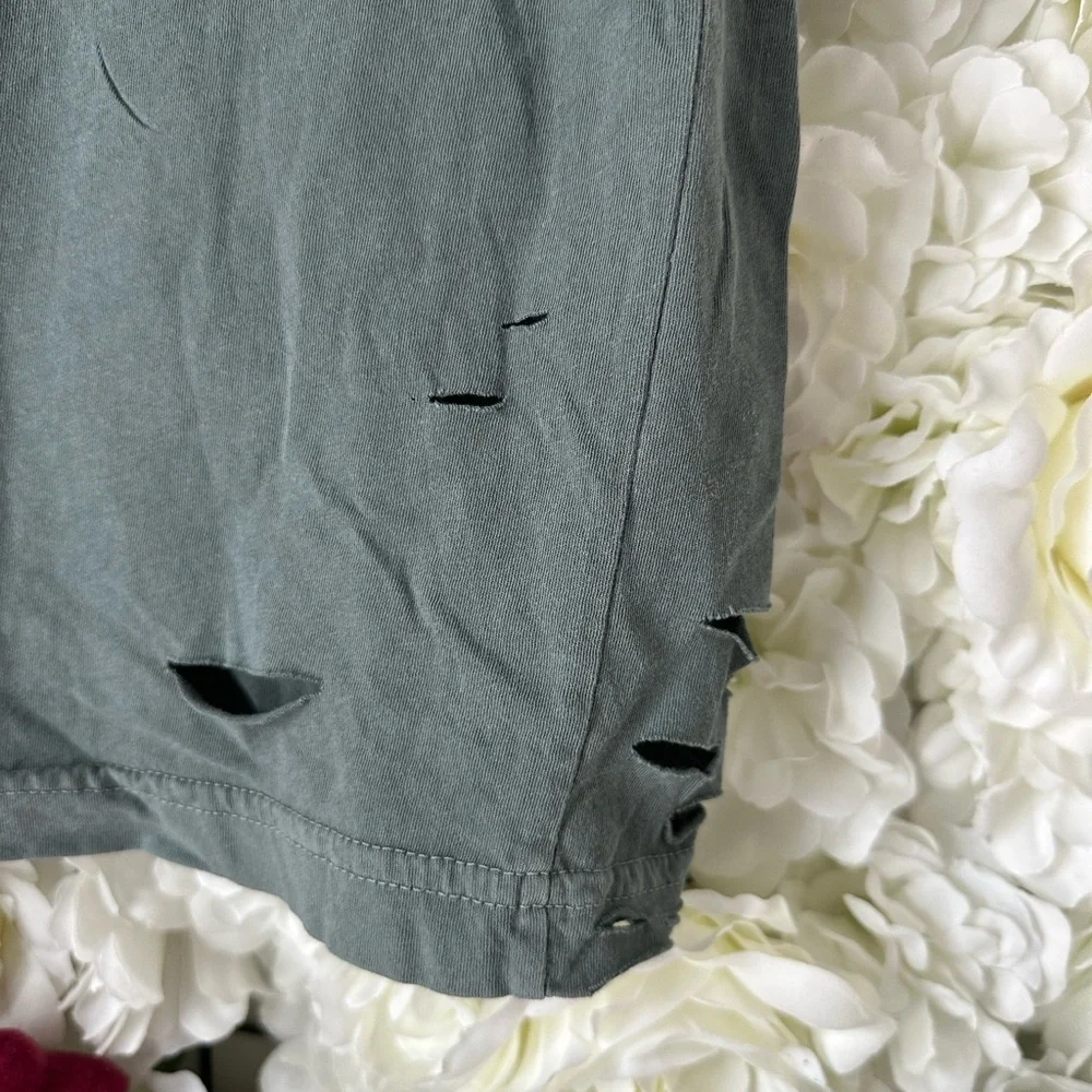 Graphic T-Shirt - Picture 2 of 5